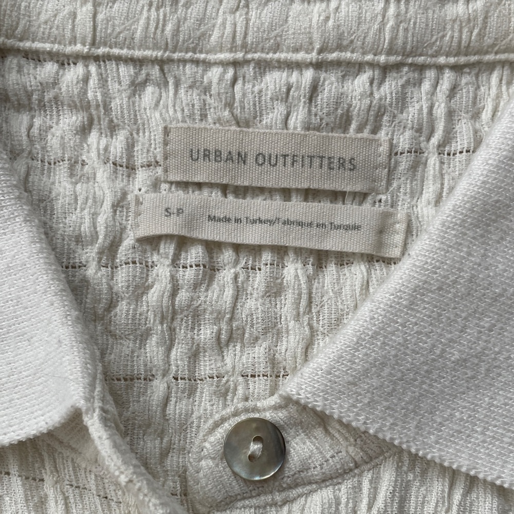 White Crinkle Button-Up Crop Top - Picture 2 of 5
